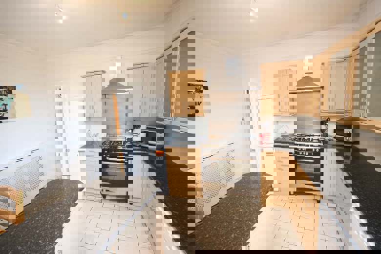 4 Bedroom Flat in Burnaby Road BOURNEMOUTH