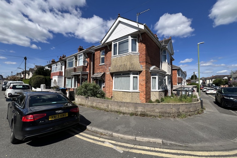 3 Bedroom Flat in Green Road Bournemouth