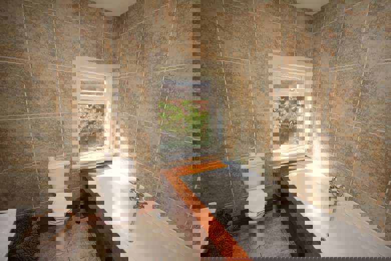 4 Bedroom Bungalow in Redhill Drive, Bournemouth  BOURNEMOUTH