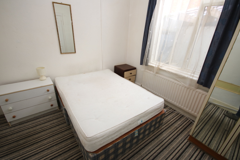 2 Bedroom Flat in Green Road BOURNEMOUTH