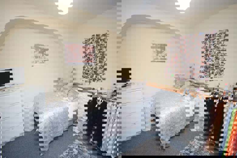 6 Bedroom House in Frederica Road BOURNEMOUTH